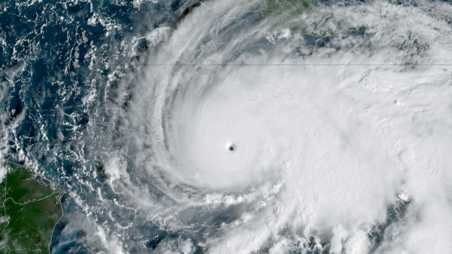 Một siêu bão chính thức trở thành bão mạnh nhất thế giới năm 2025, vượt qua Ragasa: Đổ bộ sáng nay, hàng triệu người “nín thở” ứng phó- Ảnh 1.