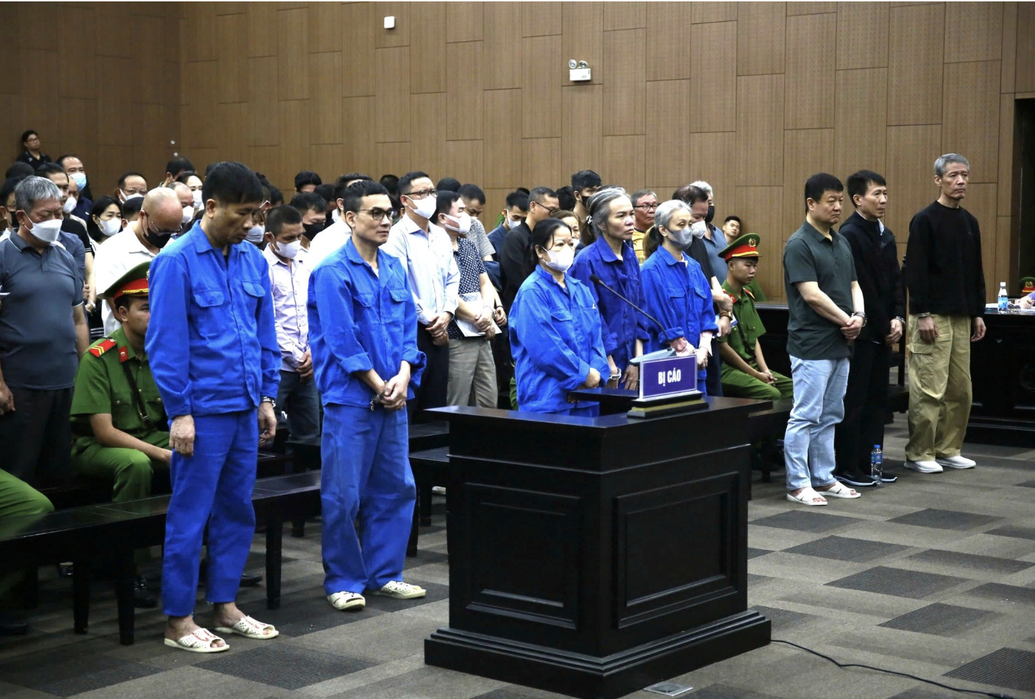 Vụ đánh bạc ở khách sạn Pullman: Ca sĩ Vũ Ngọc Hà xuất hiện tại tòa với tư cách bị cáo- Ảnh 1.