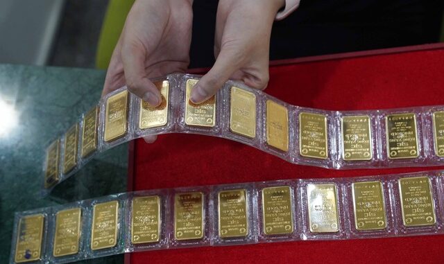 Giá vàng giảm không phanh, người mua đỉnh lỗ gần 15 triệu đồng/lượng- Ảnh 1.