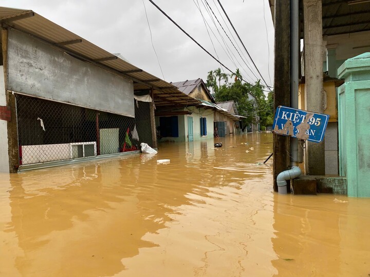 Lũ sông Hương xuống sát báo động 3, hơn 44.500 ngôi nhà ở Huế bị ngập- Ảnh 1.